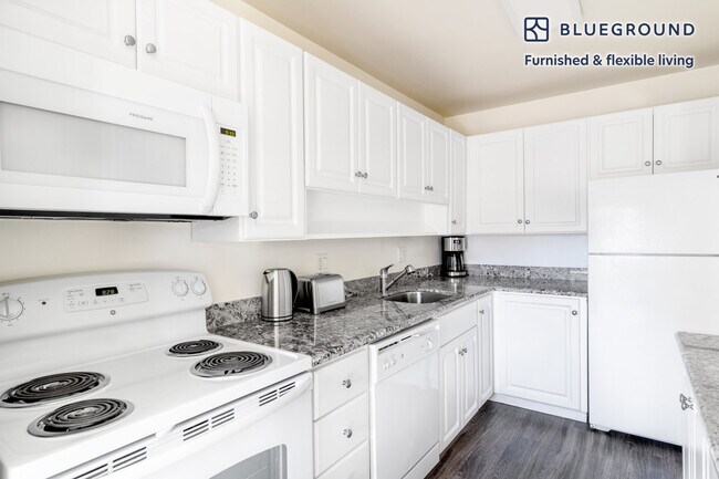 Building Photo - 1736 Oak Creek Dr