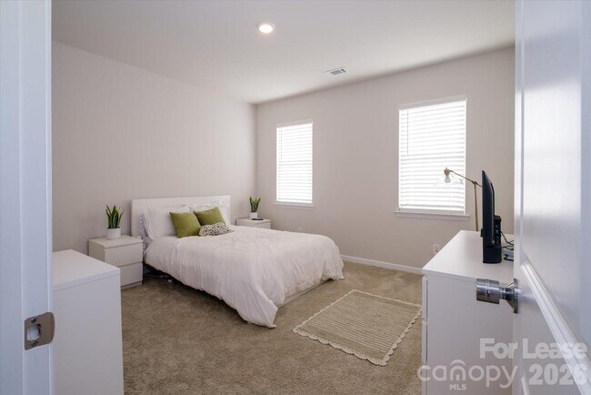 Building Photo - 6135 Snowy Egret Ave