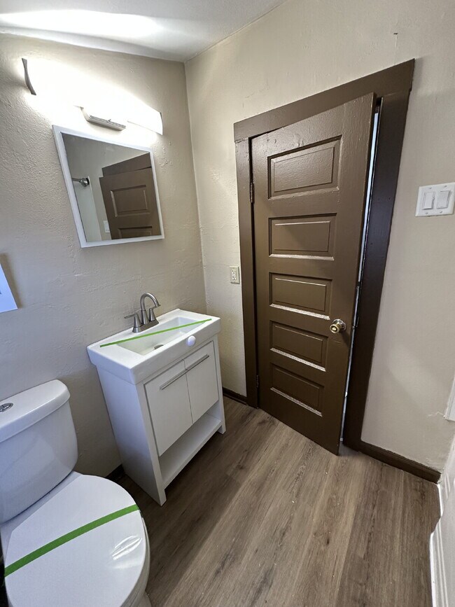 Building Photo - 121 Hackett St