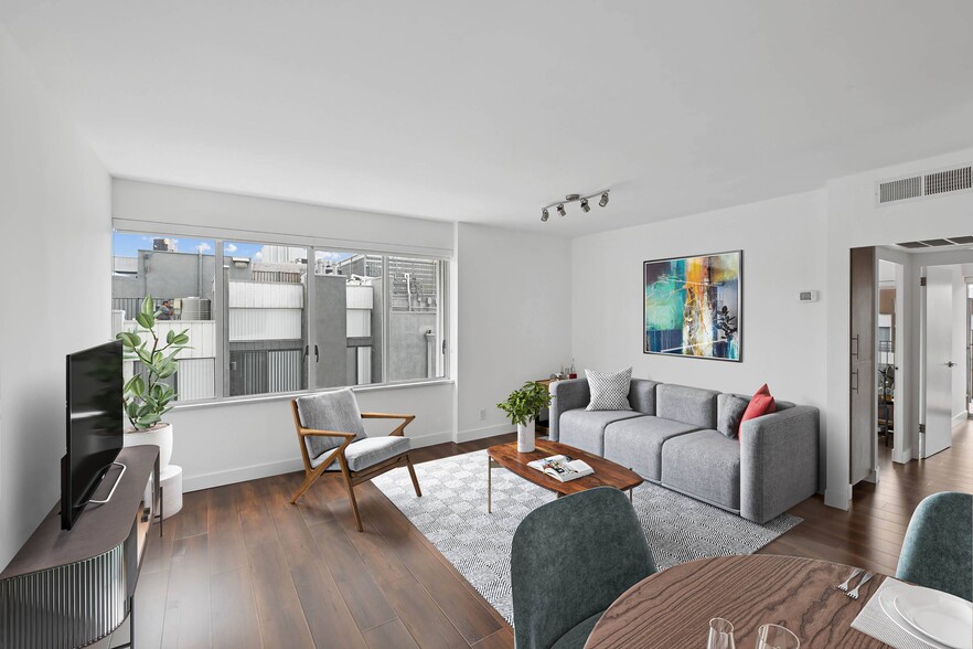 Building Photo - Hollywood Ardmore