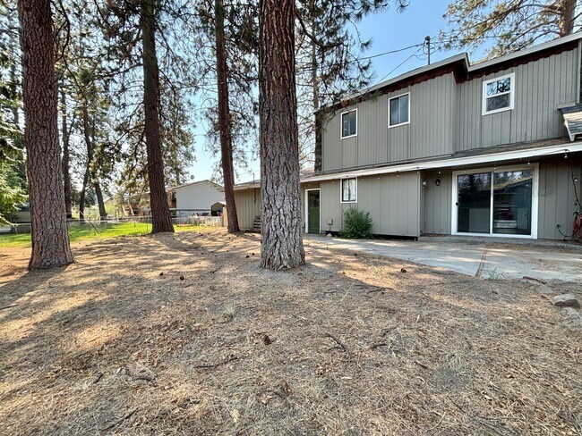 Building Photo - 2405 S University Rd