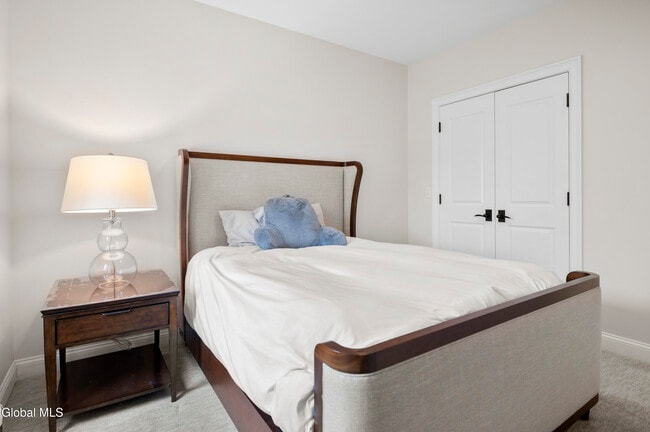 Building Photo - 37 White St