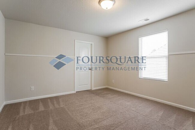 Building Photo - SPACIOUS HOME in Autumn Lakes with a FLEXIBLE FLOOR PLAN AND SOLAR PANELS, 5 BEDS 2.5 BATH