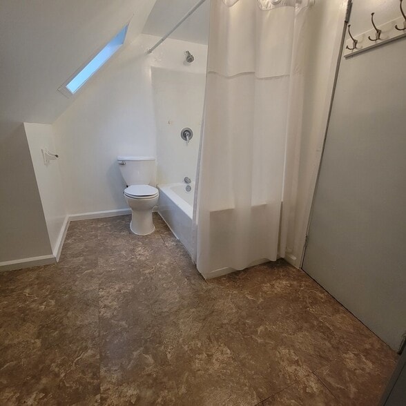 Upstairs Bathroom - 2053 N Lorel Ave