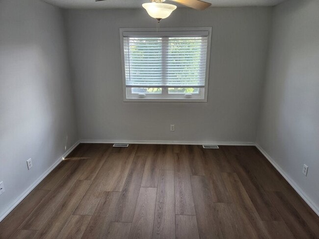 Building Photo - 811 Burr Oaks Dr