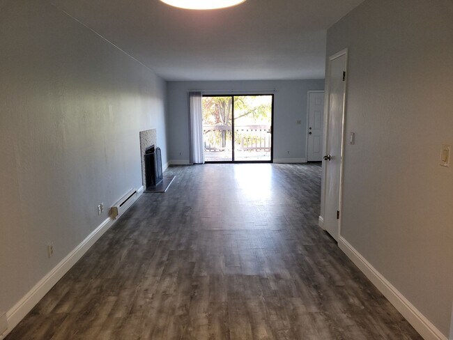Building Photo - 10162 Alpine Dr