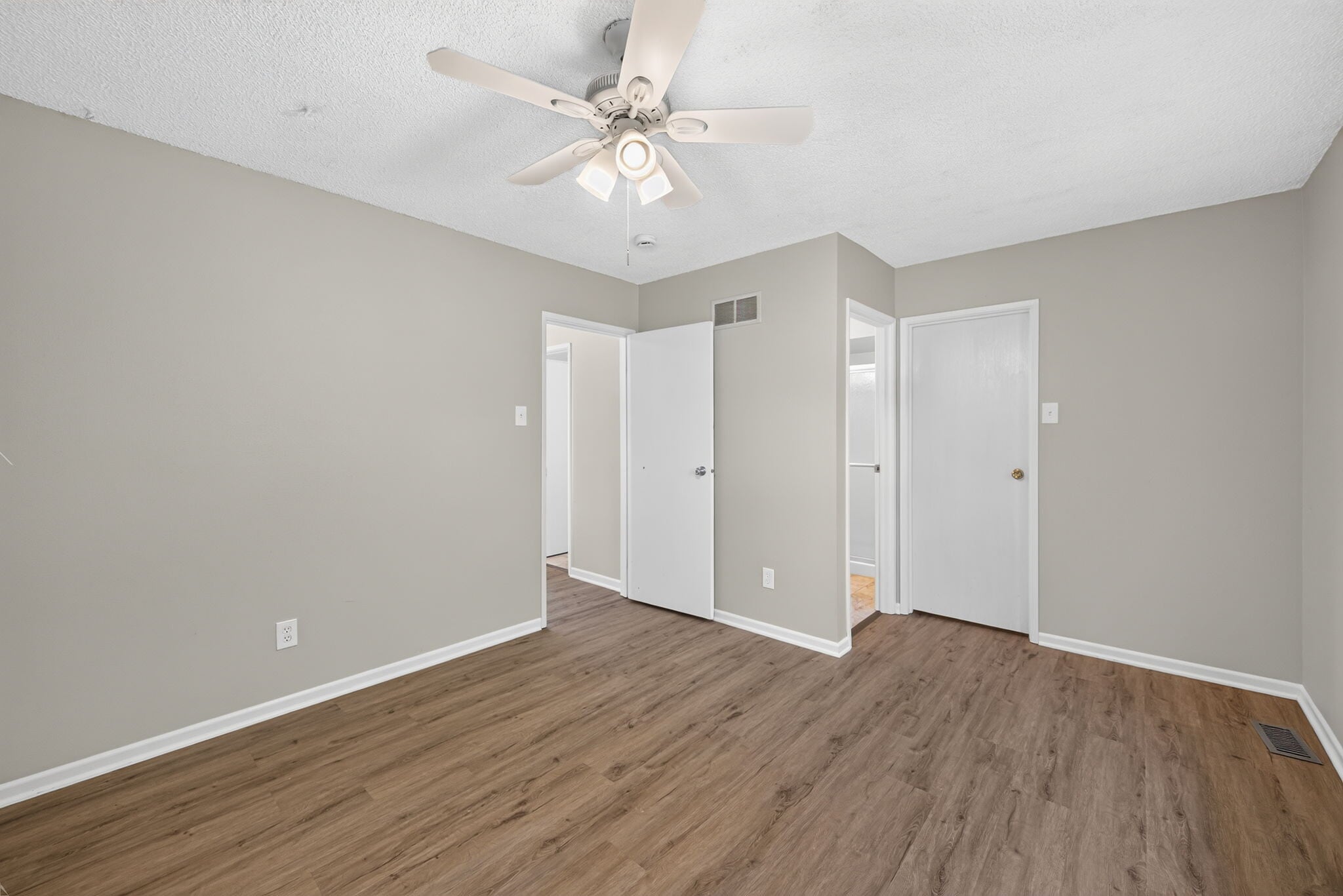 Building Photo - 13391 Hiddendale Ln
