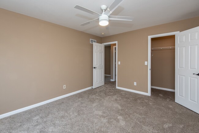 Building Photo - 720 Vista Hills Ct