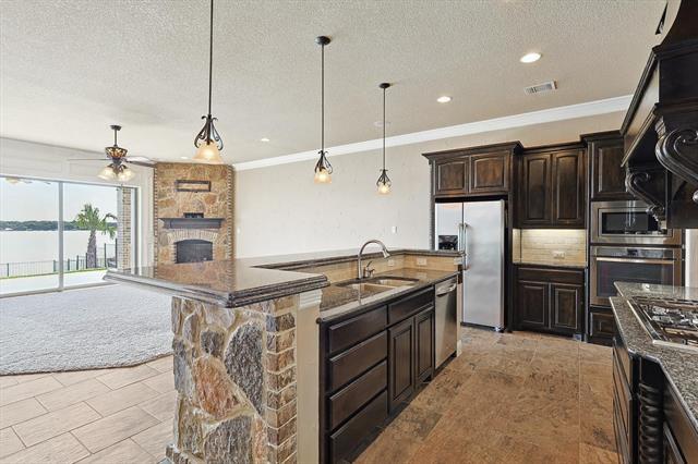 Building Photo - 10029 Lakeside Dr