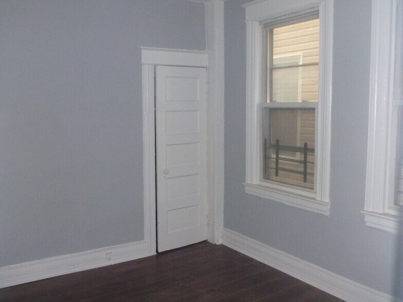 Building Photo - 81 Rose Ter