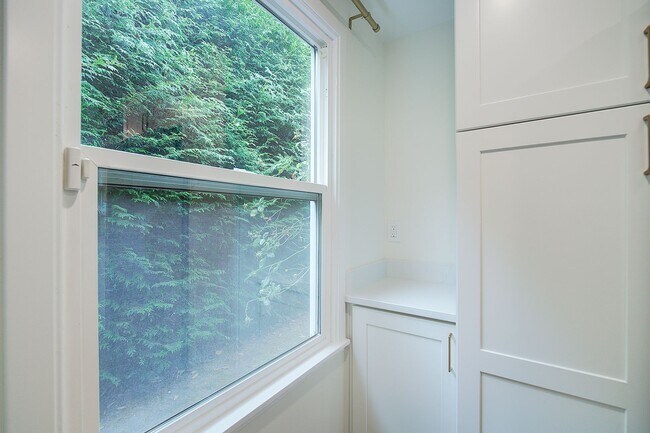 Building Photo - 3bd/1.5ba Seattle House
