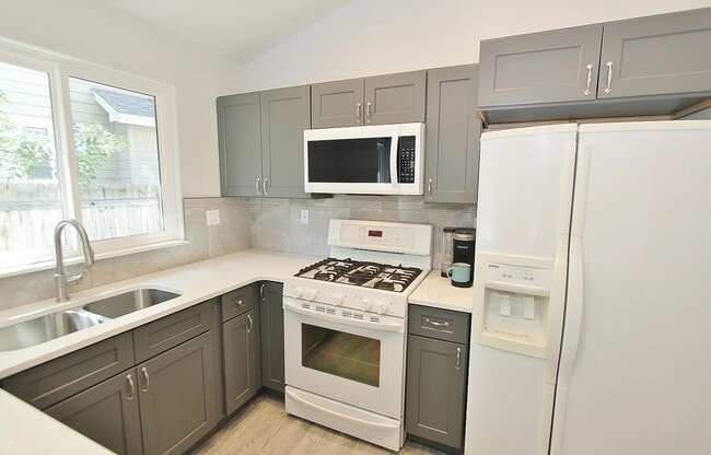 Building Photo - Charming Single-Level Home in Southeast Bo...