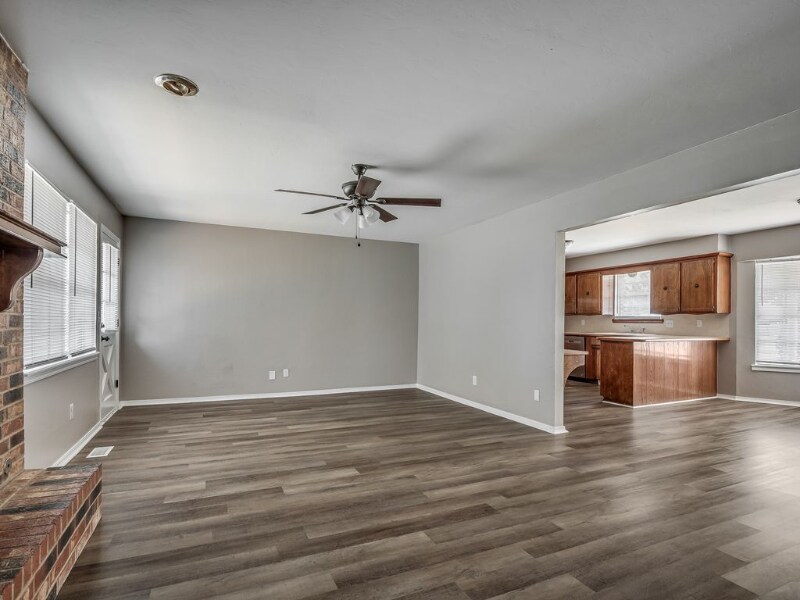 Building Photo - 715 S Pleasant View Dr