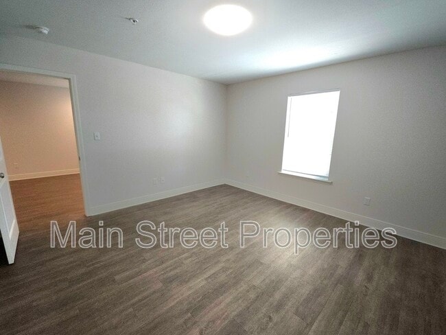 Building Photo - 313 N Navy Blvd