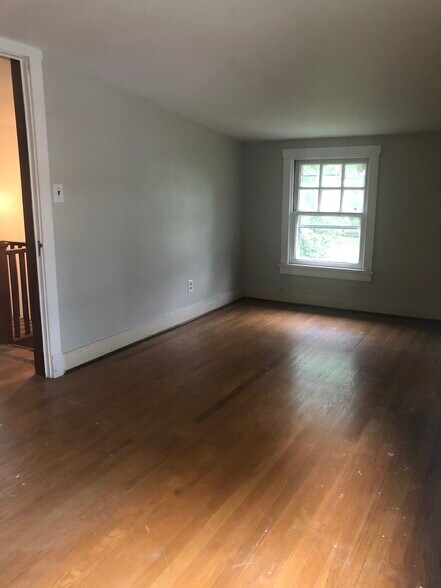 Upstairs bedroom 1 - 132 N Crestmoor Ave