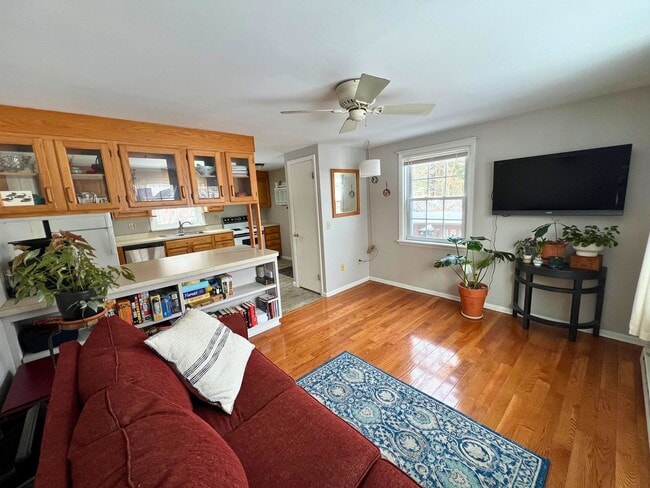 Building Photo - Bright 1BD/1BA Duplex Apartment in Williston