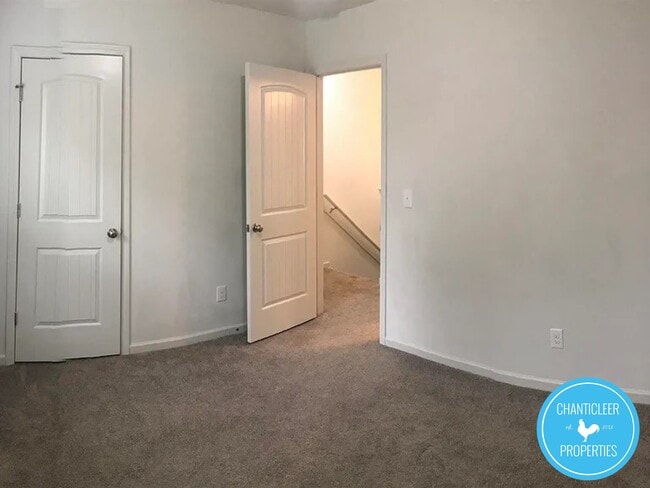 Building Photo - 19 Belhaven Dr