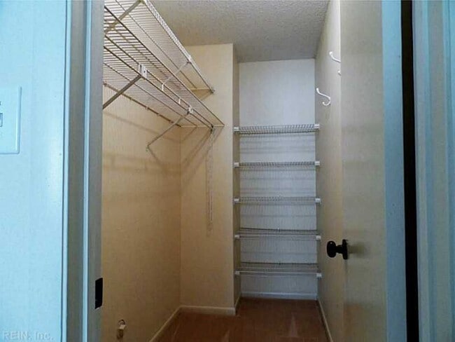 Building Photo - 529 Pheasant Run