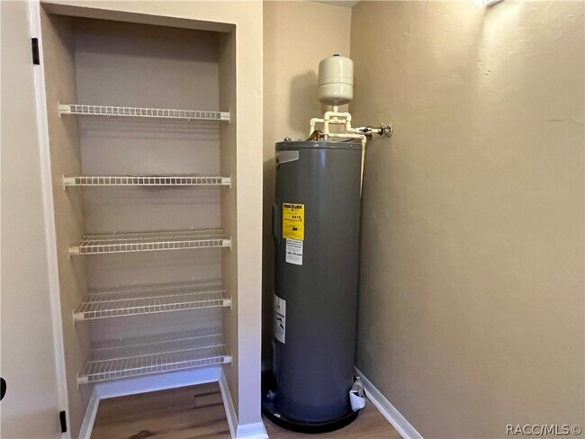 Building Photo - 790 E Gilchrist Ct