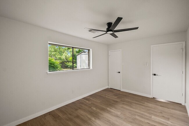 Building Photo - 5514 Chantilly Ln