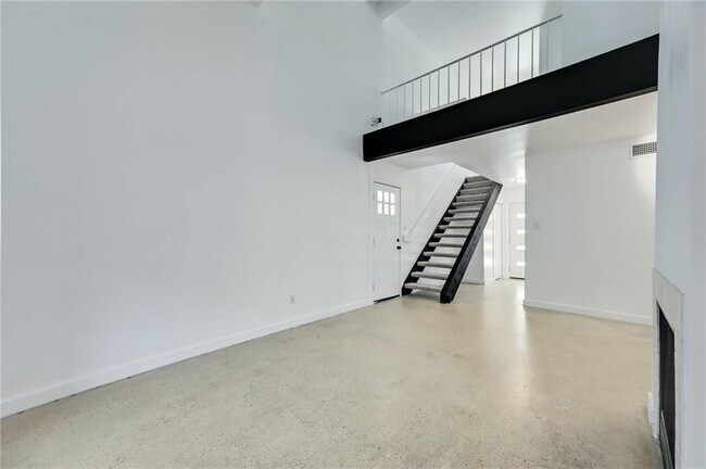 Building Photo - 1502 Bridgeway Dr