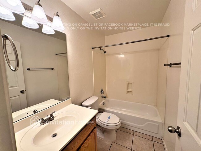 Building Photo - 6367 W Pontiac Dr