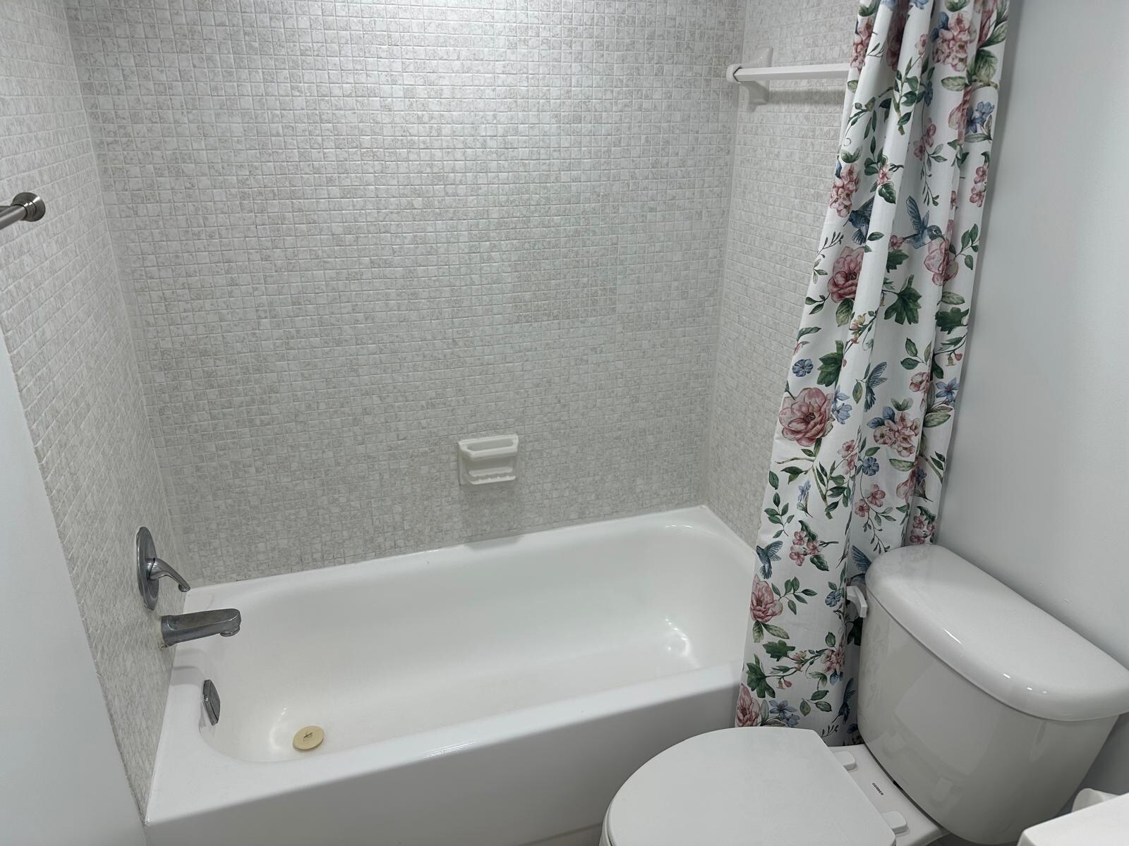 Full bathroom - 8101 SW 72nd Ave