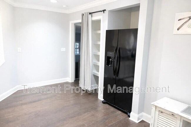 Building Photo - 1903 E 13th St