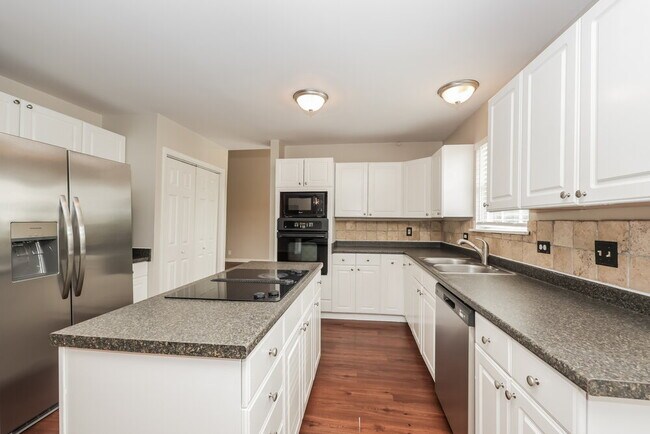 Building Photo - 3049 Brantley Dr