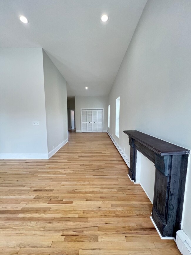 Building Photo - 48 Bright St