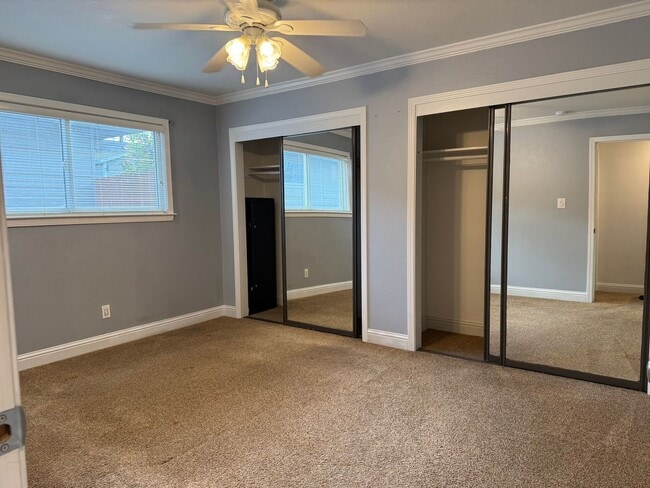 Building Photo - Single level home on large lot