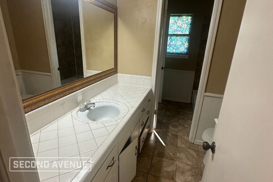 Building Photo - 10913 N McKinley Ave