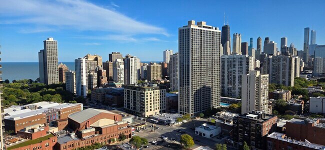 Building Photo - 1636 N Wells St