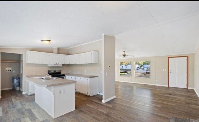 Building Photo - 9853 Springfield Rd