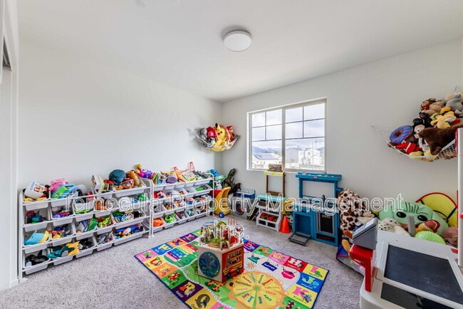 Building Photo - 4872 Goldfinch St