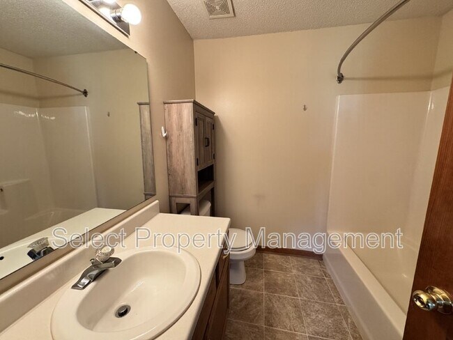 Building Photo - 7459 Montclair Dr