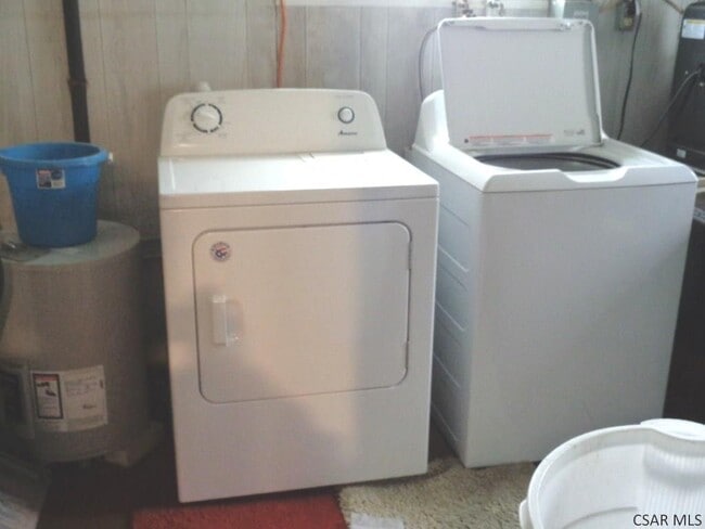 Building Photo - 626 Evergreen St