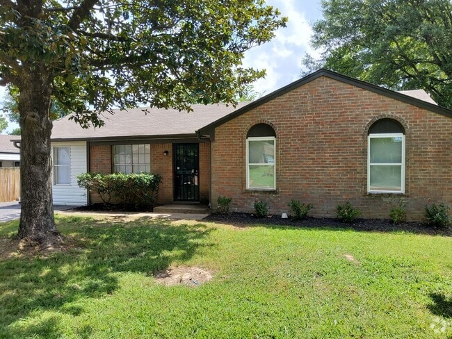 Building Photo - 8254 Pinebrook Dr