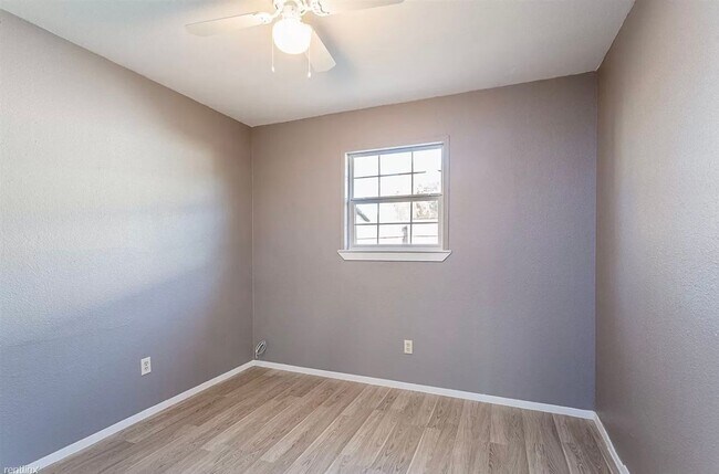 Building Photo - 4900 E Stassney Ln