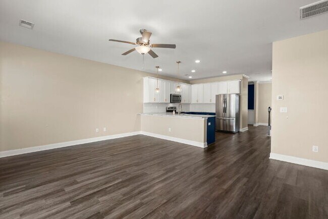 Building Photo - 407 Stoneleigh Ln