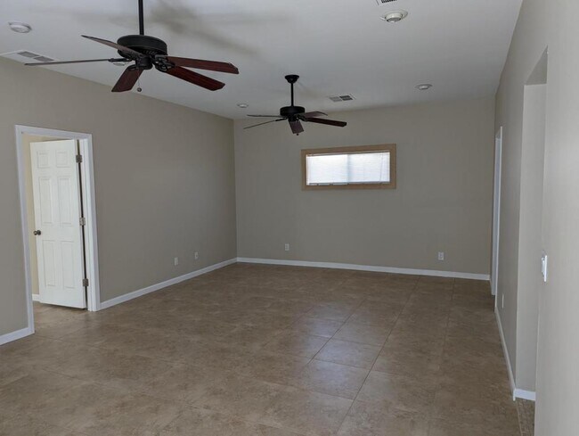 Building Photo - 1343 E Osborn Rd