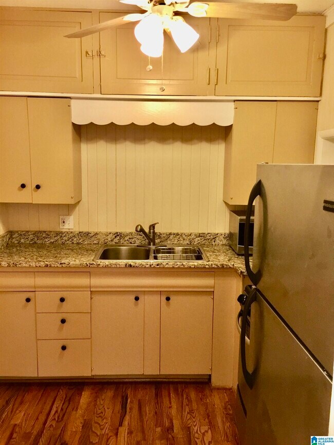 Building Photo - 1412 Smolian Pl