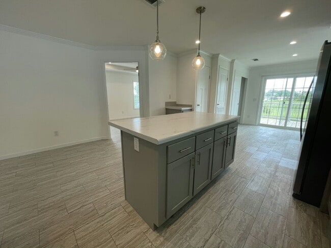Building Photo - 34604 Ballyhoo Dr