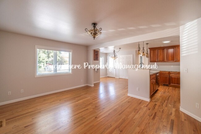 Building Photo - Beautifully Remodeled 2 bedroom in convenient location, private balcony, over sized garage, A/C a...
