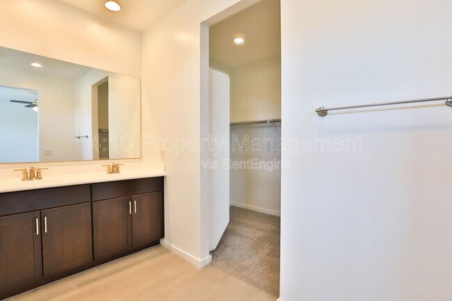 Building Photo - 4470 E Clydesdale St