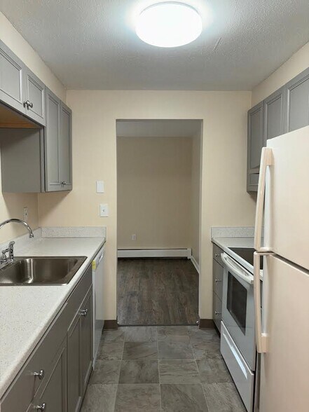 Kitchen - 655 Talcottville Rd