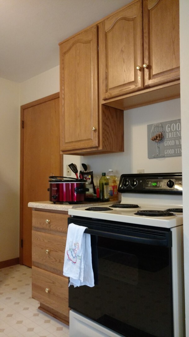 Building Photo - 220 Walnut St