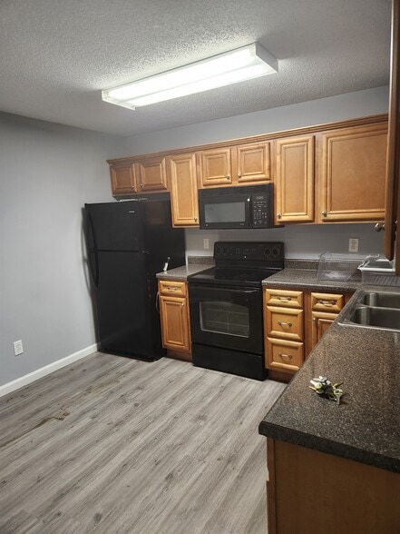Building Photo - 531 Crest Dr SW