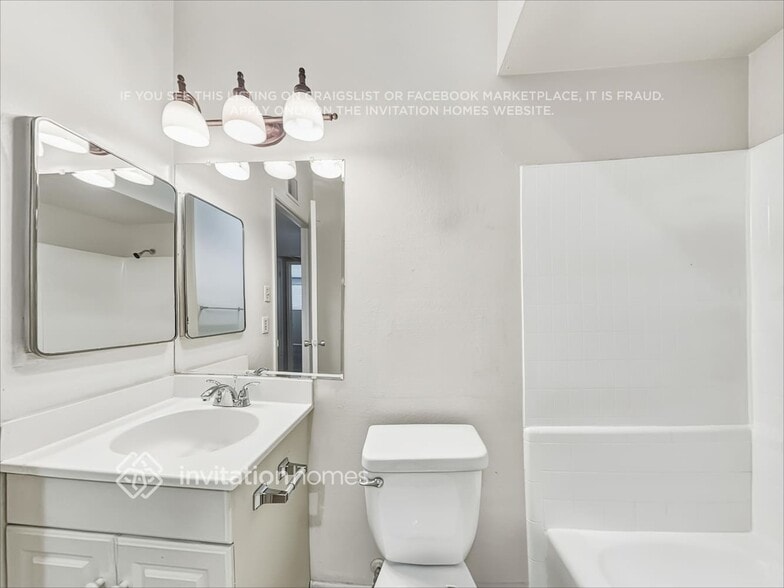 Building Photo - 8831 N 37th Dr