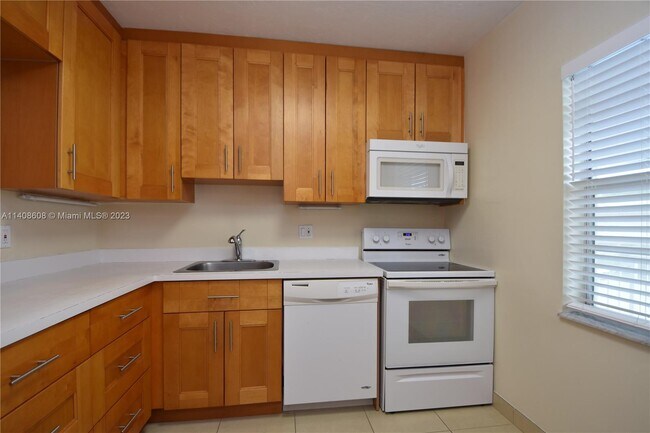 Building Photo - 7500 NW 5th Pl